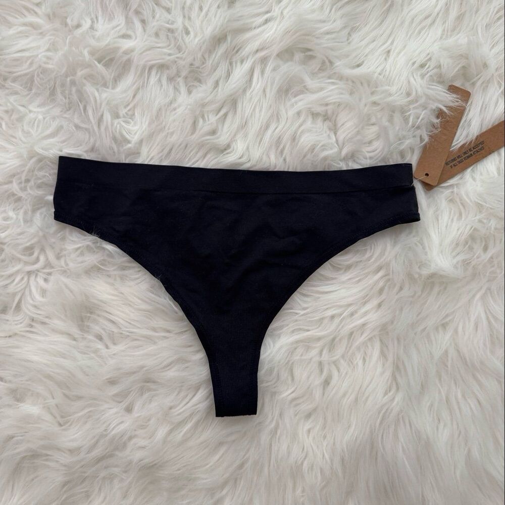 Skims Soft Smoothing Seamless Thong Eclipse Size Small